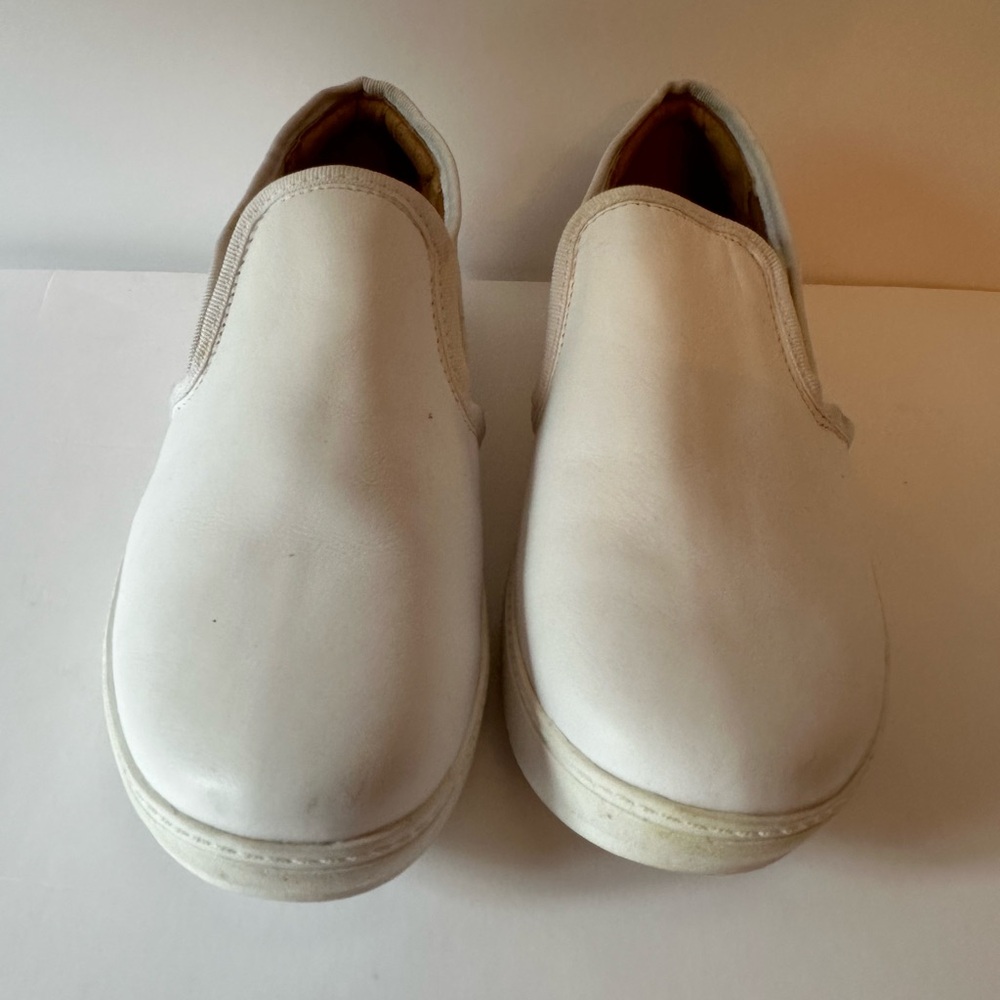 Nurse Mates Ladies Size 9